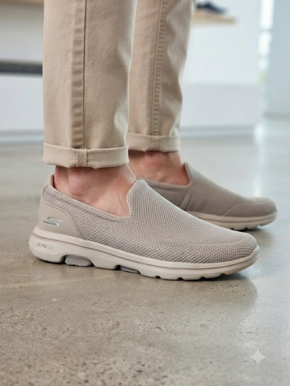 Skechers GOwalk 5 Men’s Size 11 Wide Fit Taupe Slip On Sneakers NWT